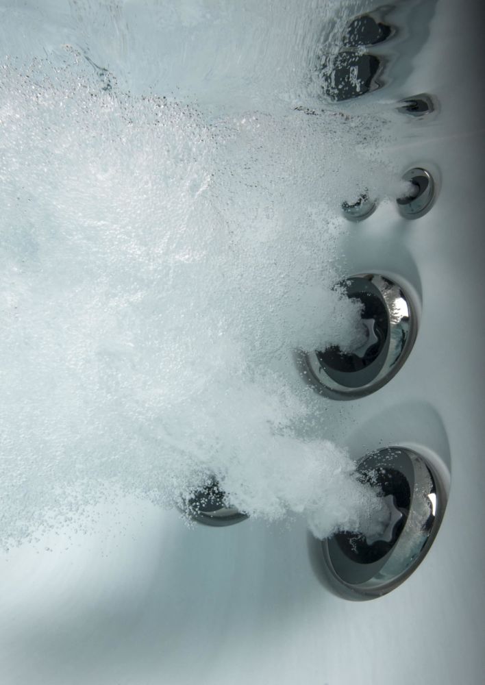 5 Easy Hot Tub Maintenance Tips