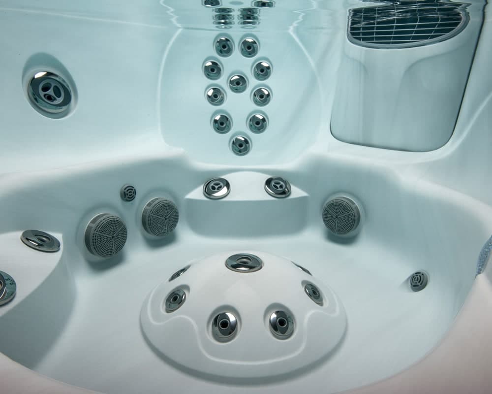 JHT J300 hot tub  UW4914 foot dome  jets underwater view