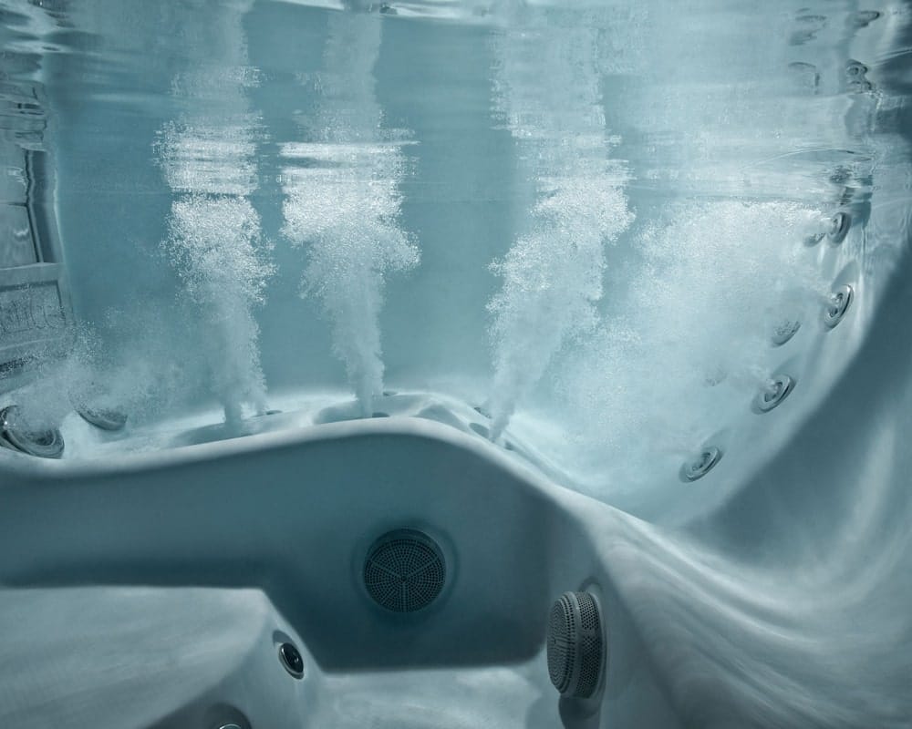 working Underwater hot tub lounge jets